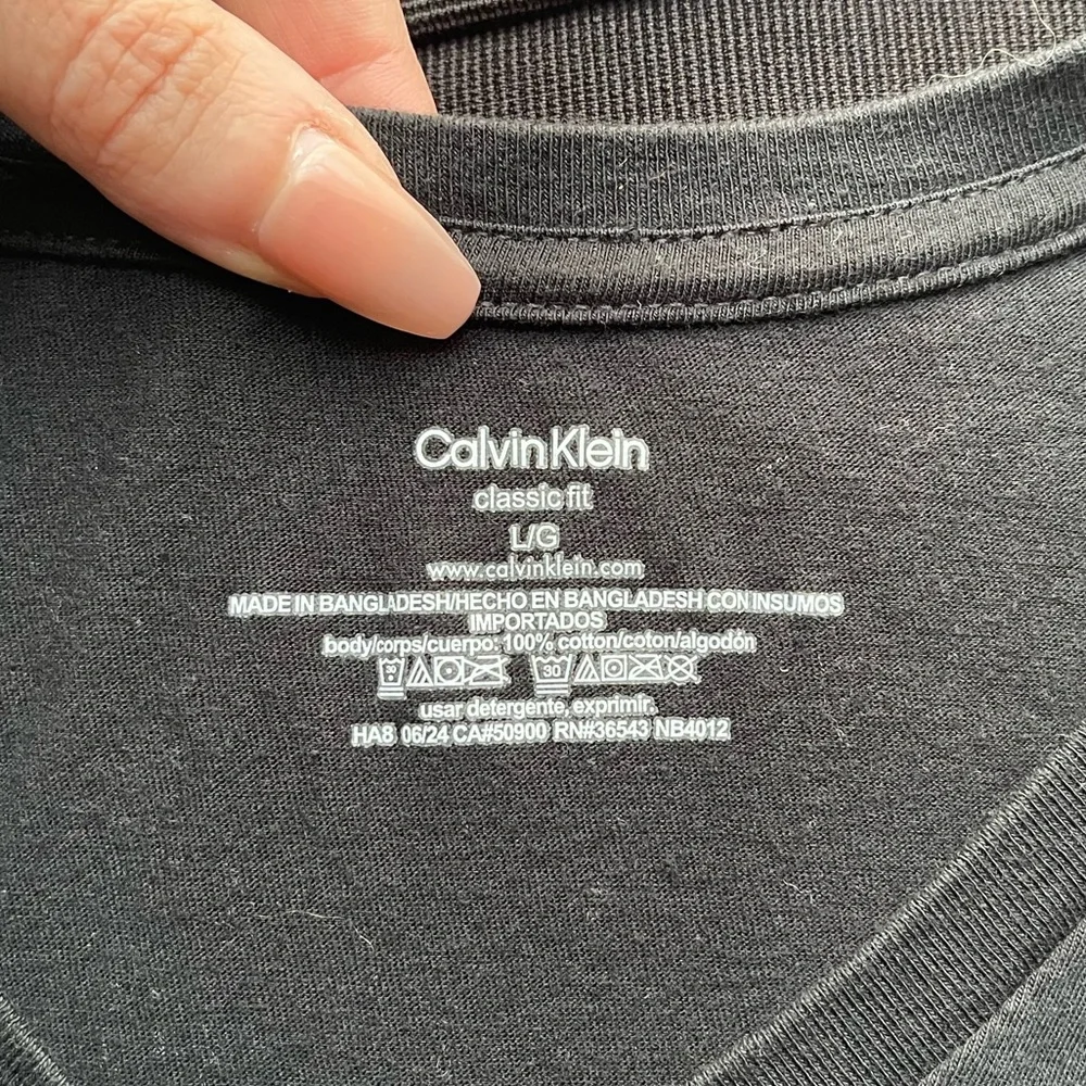 Calvin Klein Black V-Neck T-Shirt - Picture 4 of 4